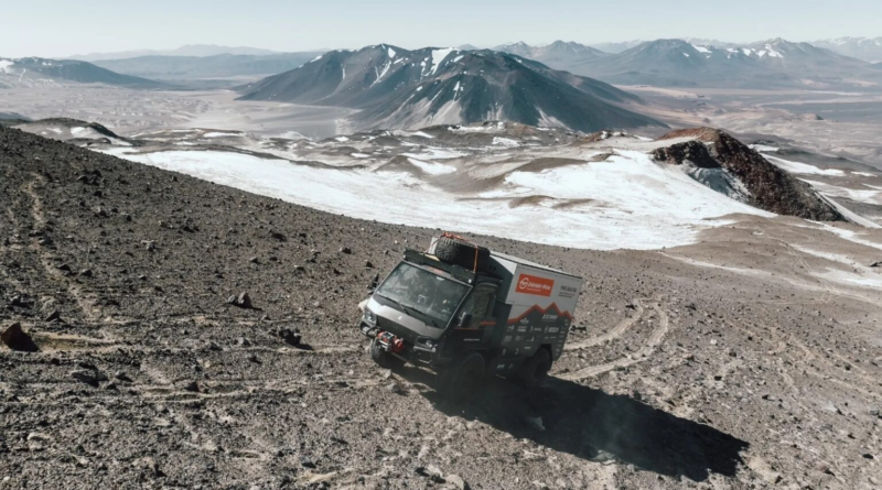 Електрична вантажівка встановила рекорд після підйому на найвищий вулкан