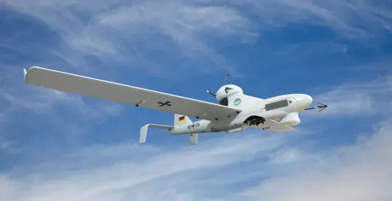 Може зависати над полем бою на 12 годин: Україна отримає німецький безпілотний комплекс LUNA NG