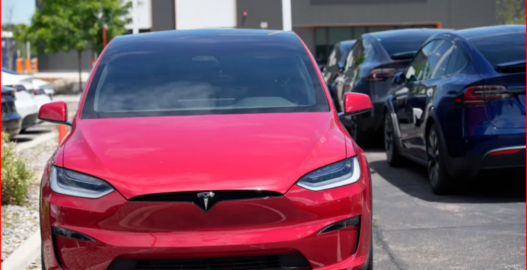 Tesla відкликає 120 тисяч Model S і X через проблему безпеки: Двері можуть відкритися під час аварії.