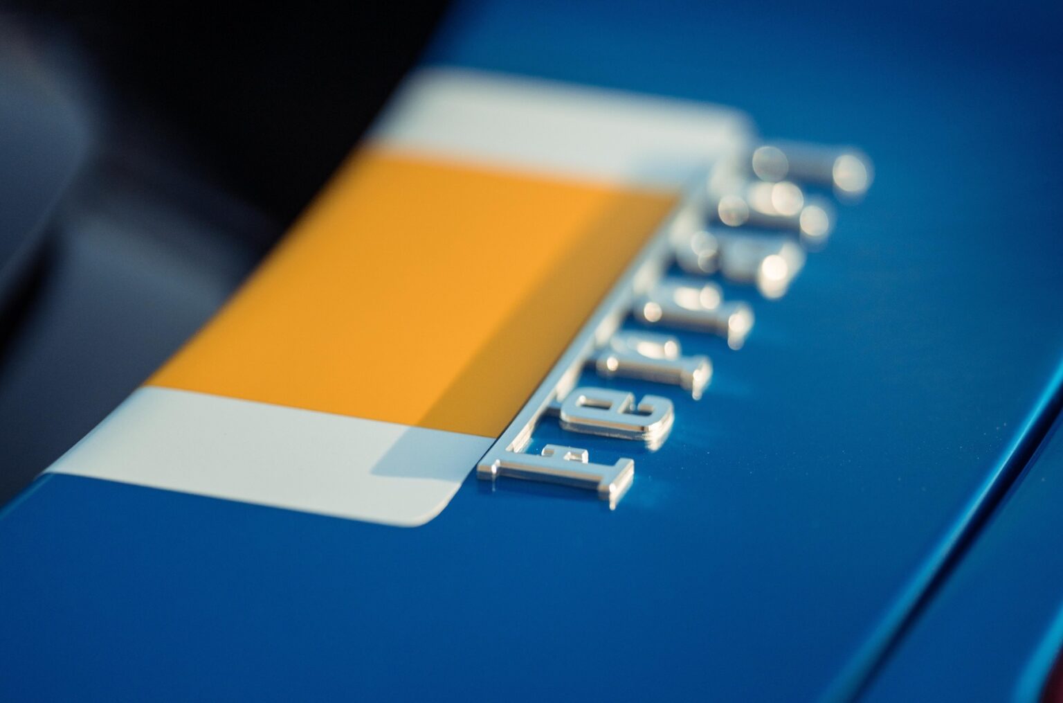 Компанія Ferrari показала тизер таємничої новинки