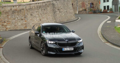 Универсал BMW i5 Touring показали на видео и шпионских снимках