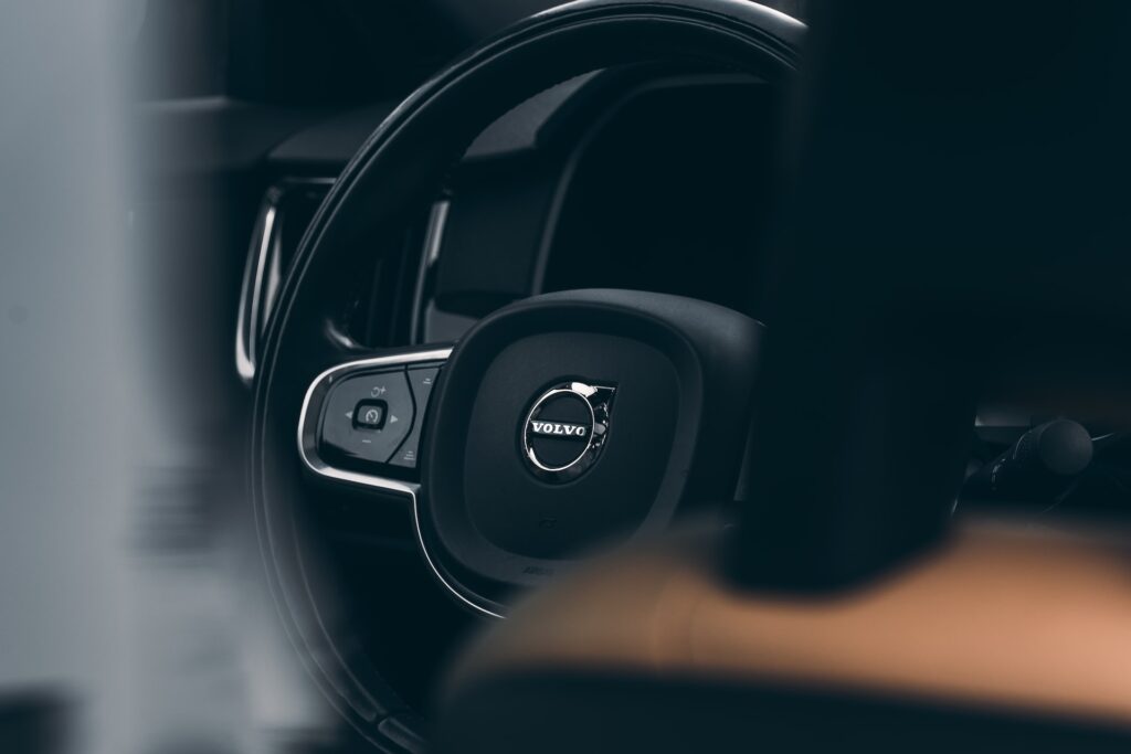 Volvo готує електроседан для конкуренції з BMW i5 і Mercedes-Benz EQE