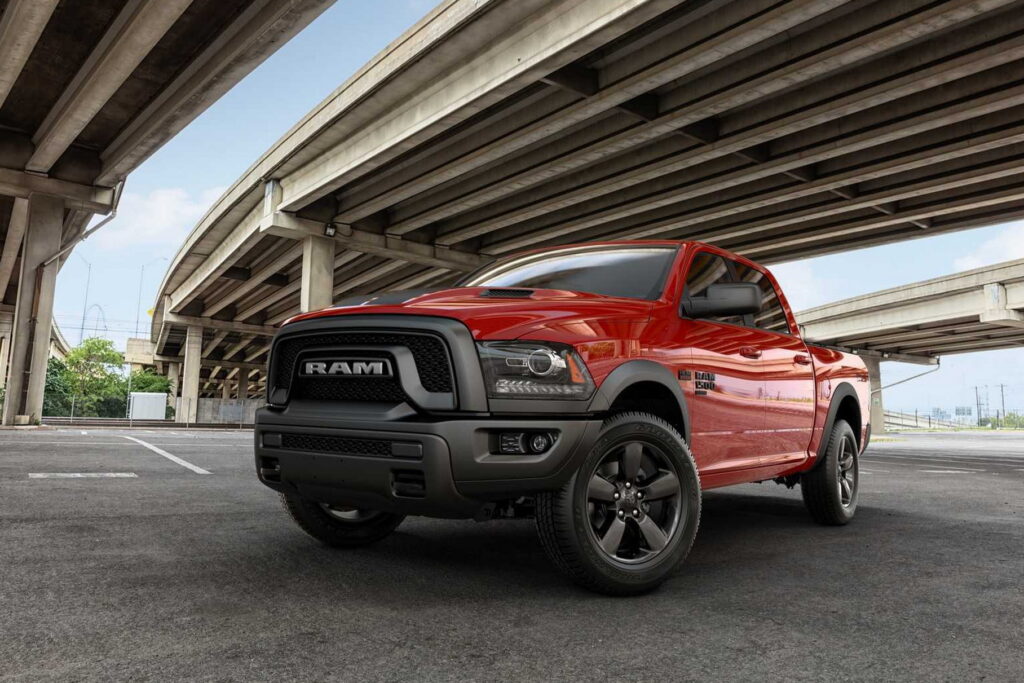 Старі пікапи RAM 1500 залишаться в строю з V8 і сильно подорожчають