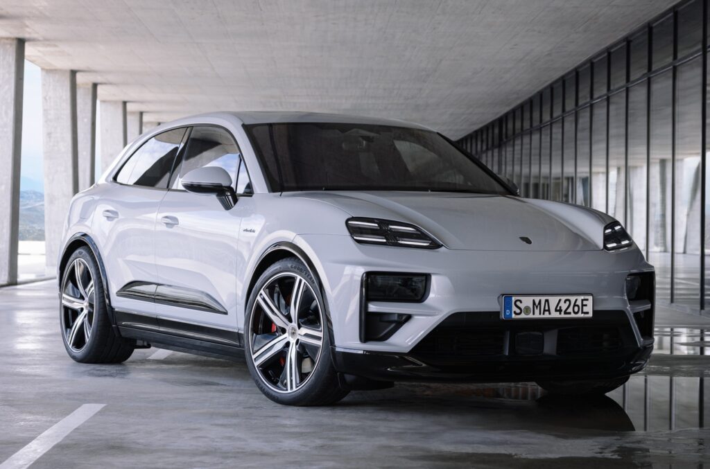 Компанія Porsche розсекретила електричний Macan