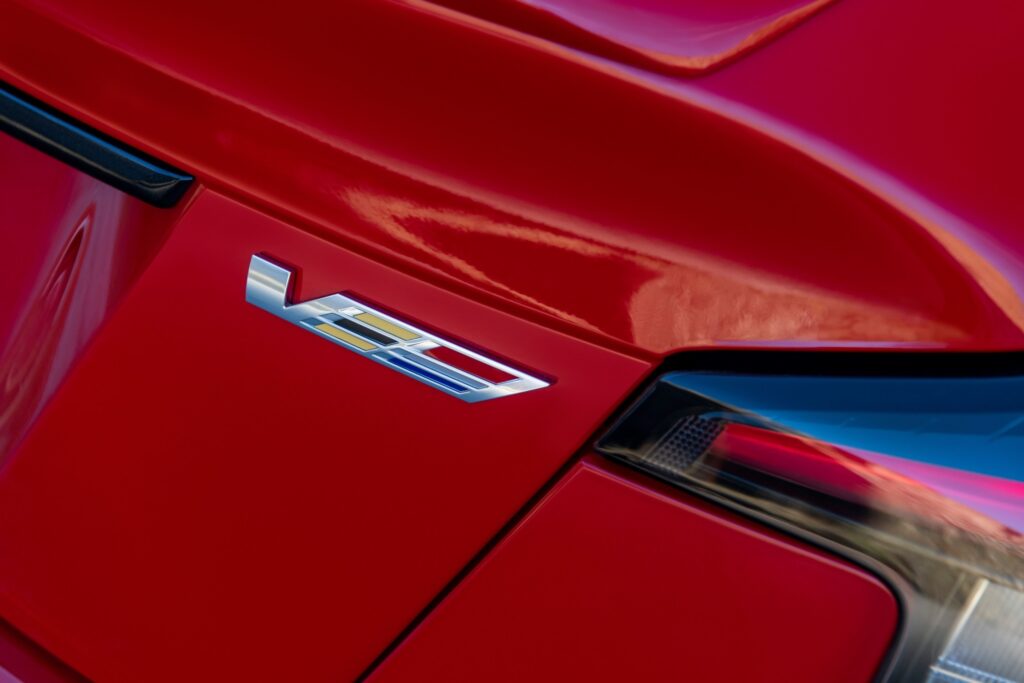 Cadillac випустить "заряджені" електрокари у фірмовій лінійці V-Series