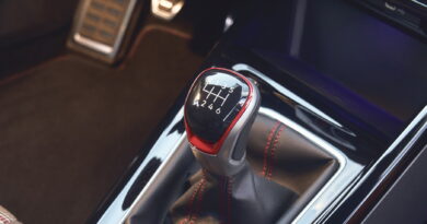 Volkswagen пояснив відмову від "механіки" на оновленому Golf GTI