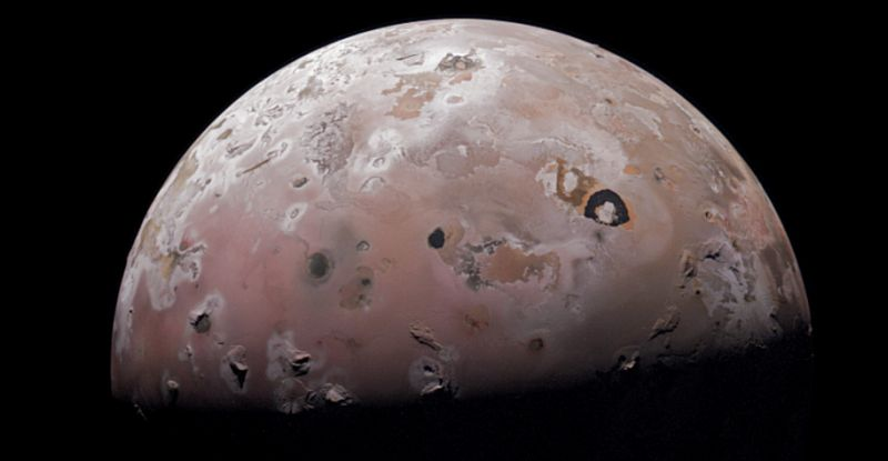 Проліт Юнони показав вулканічний супутник Юпітера в приголомшливих деталях