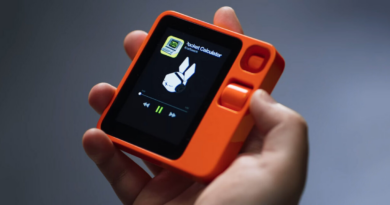 На CES 2024 представили крихітний антисмартфон Rabbit R1 з ШІ