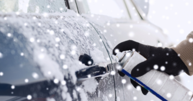 Як відкрити замерзлі двері автомобіля: Експертні поради в зимовий період