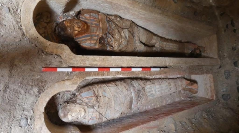 Археологи виявили 23 мумії в гробницях, висічених усередині скель