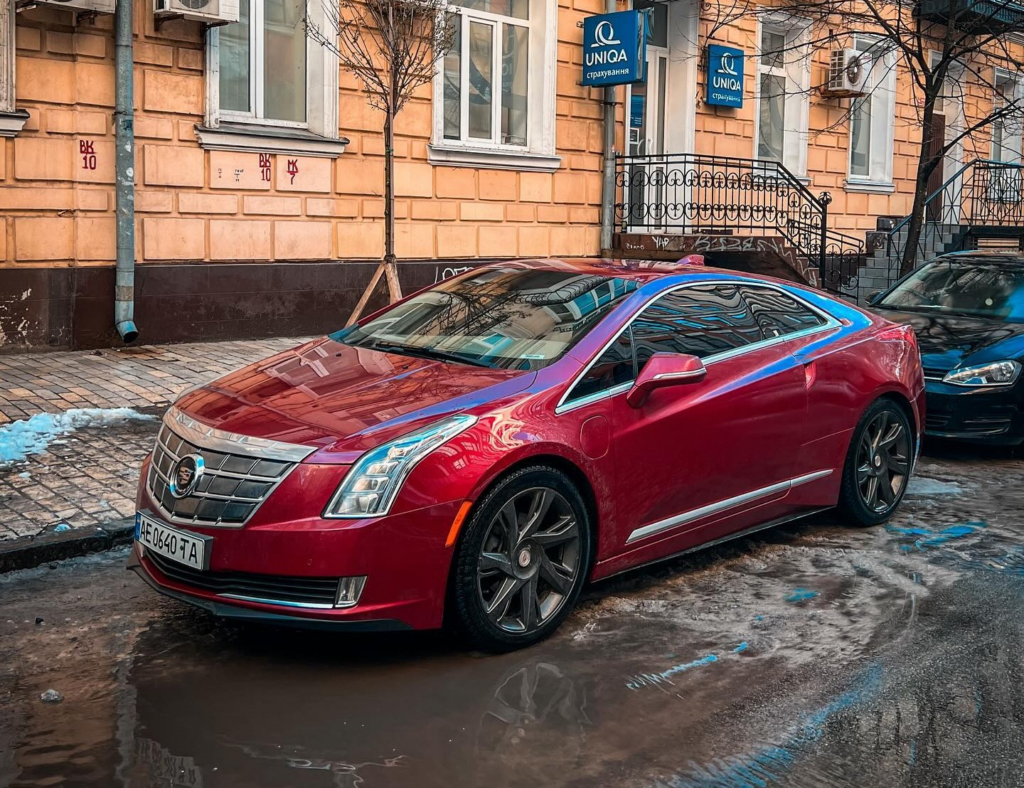 У Києві засвітився дуже рідкісний Cadillac на базі Chevrolet Volt (Фото)