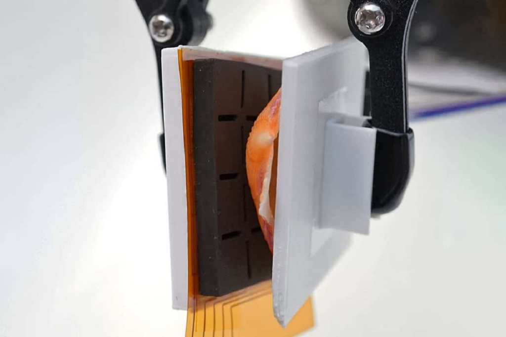 Учені створили для роботів "магнітну шкіру", яка чутлива до дотиків