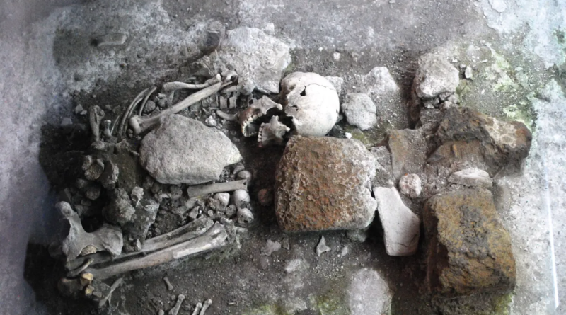 Скелет "іспанського ченця" в мексиканському палаці виявився жінкою-ацтеком