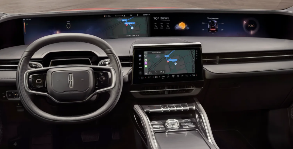 Ford презентує нову цифрову платформу для автомобілів з двоекранними картами Apple Maps через CarPlay