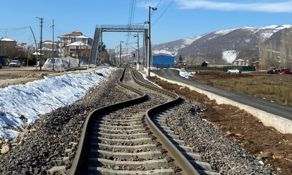 Знімки показують, як гігантський землетрус 2023 року в Туреччині зруйнував Землю