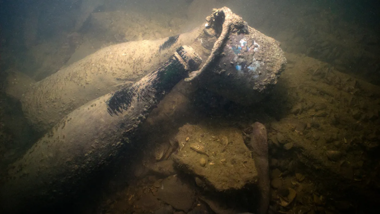 Чому пляшки шампанського на "Титаніку" не вибухнули?