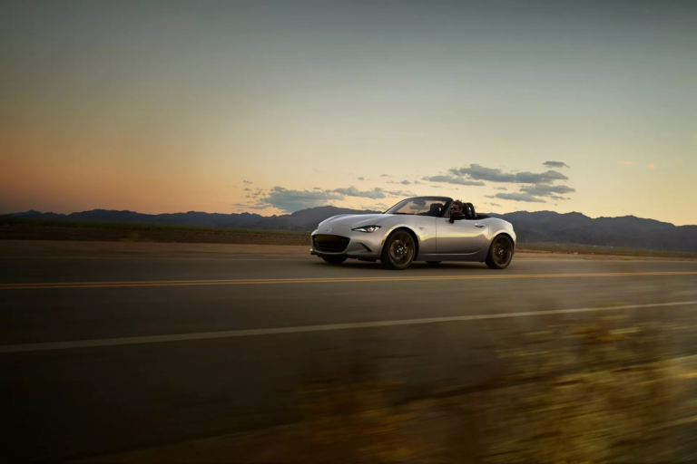 Оновлена Mazda MX-5 Miata 2024 року отримала нові фари, інформаційно-розважальну систему та багато іншого