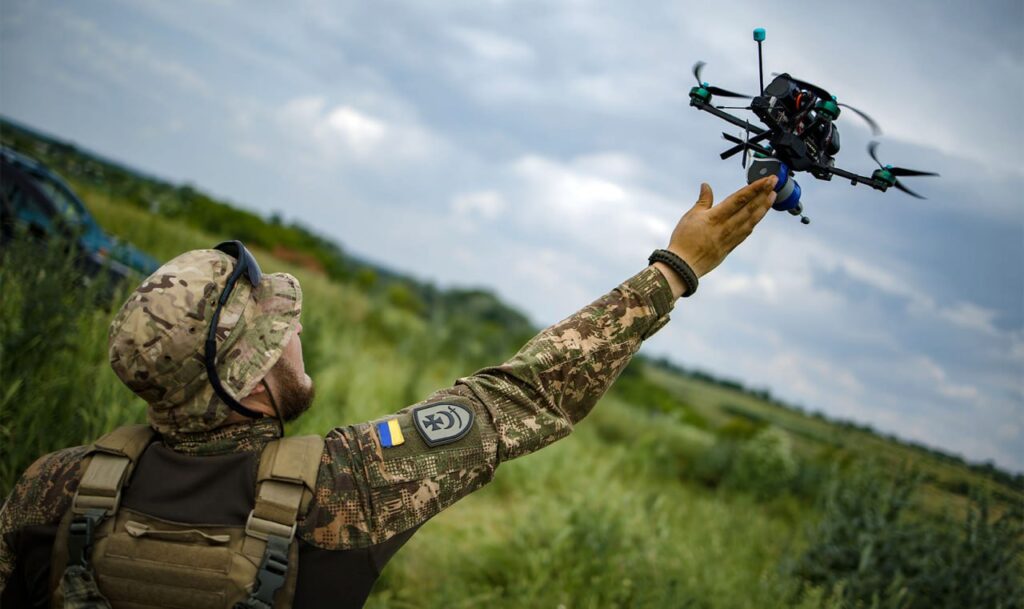 Кожен українець може навчитися збирати FPV завдяки “Житомирському дрону”