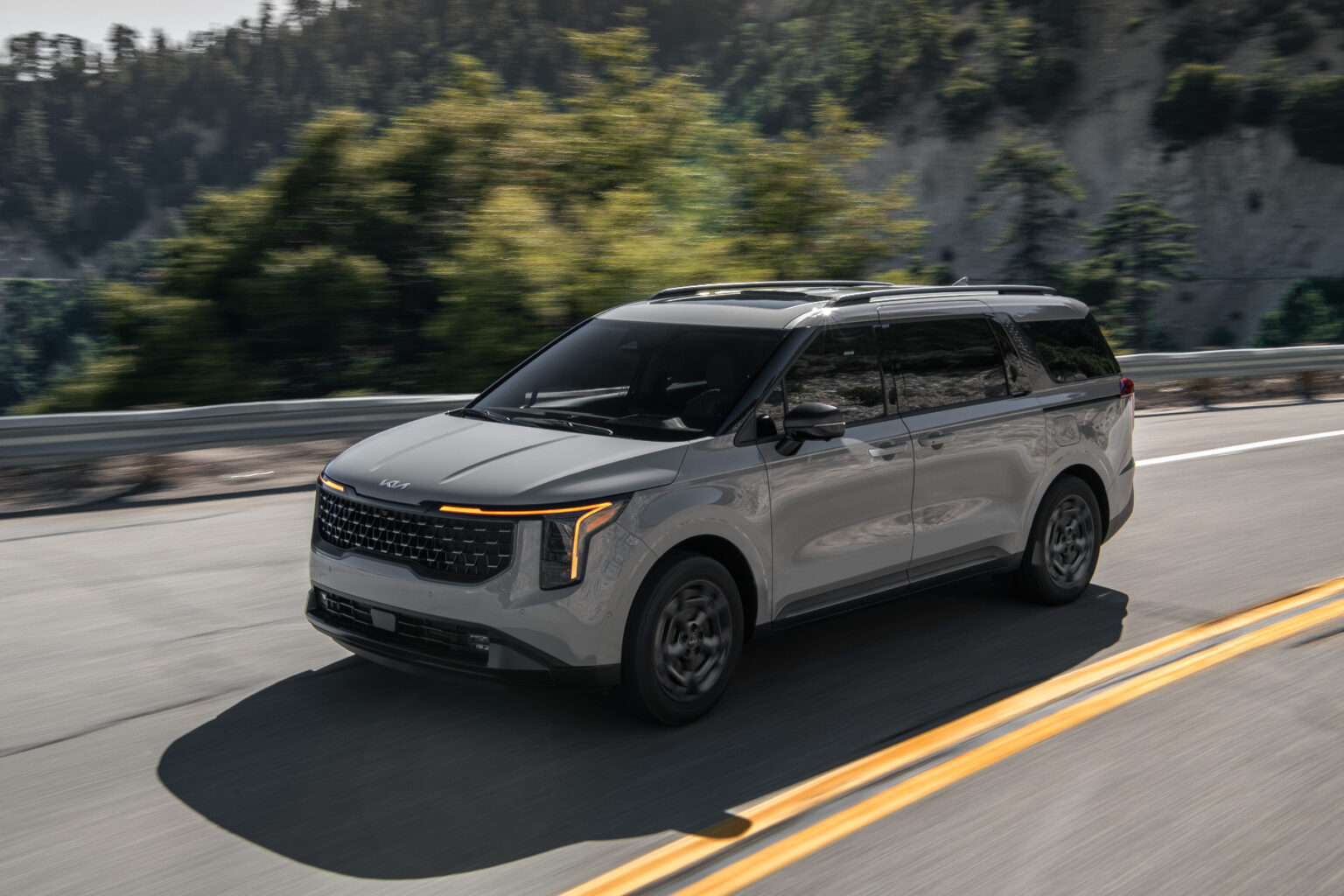 У США представили мінівен Kia Carnival з новим дизайном