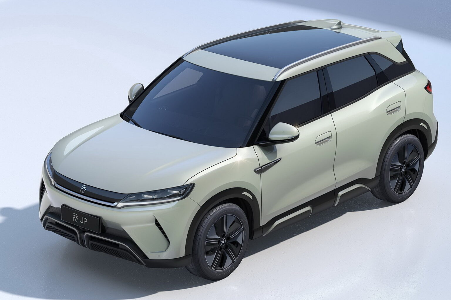 Фірма BYD показала зовнішність і салон найдешевшого кросовера