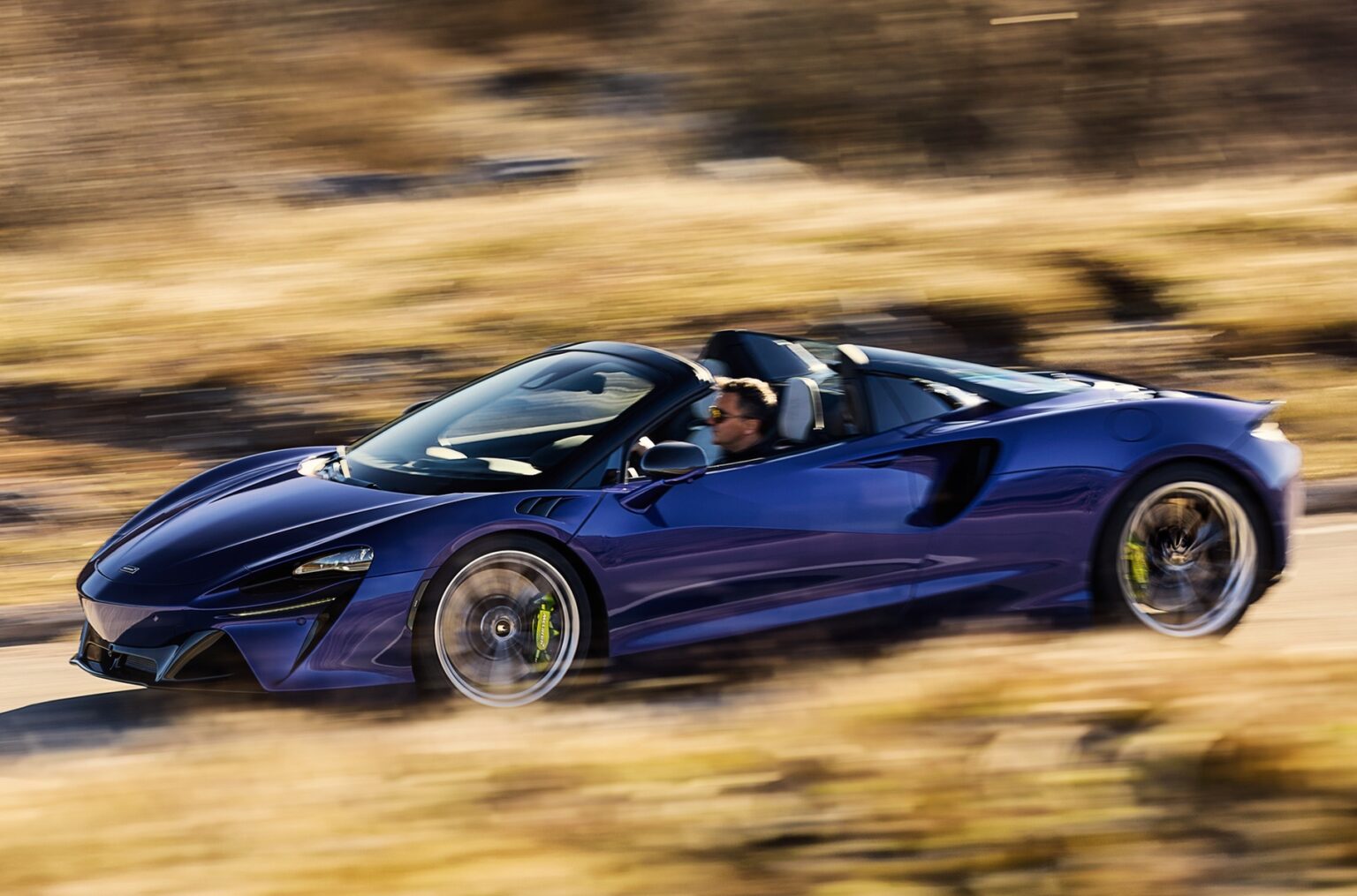 Суперкар McLaren Artura отримав версію зі складним дахом