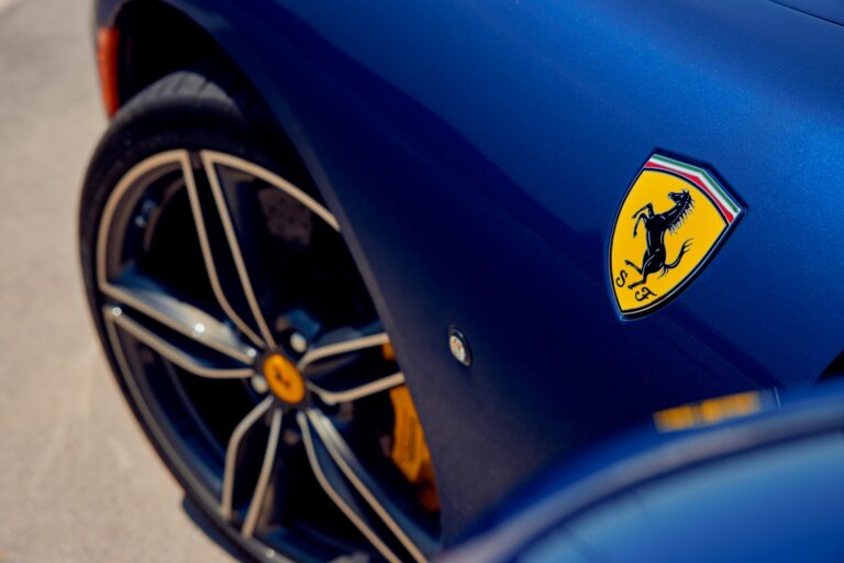 Компанія Ferrari готує до прем'єри одразу три новинки цього року