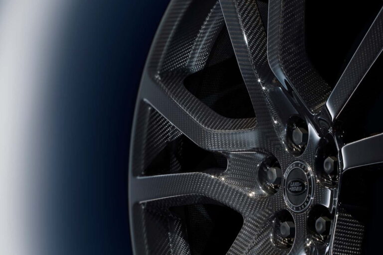 Land Rover оголосив про ажіотажний попит на карбонові колеса