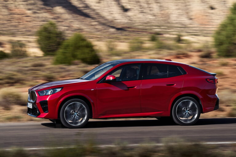 У BMW 5-Series, X2 і XM з'явилися нові силові установки