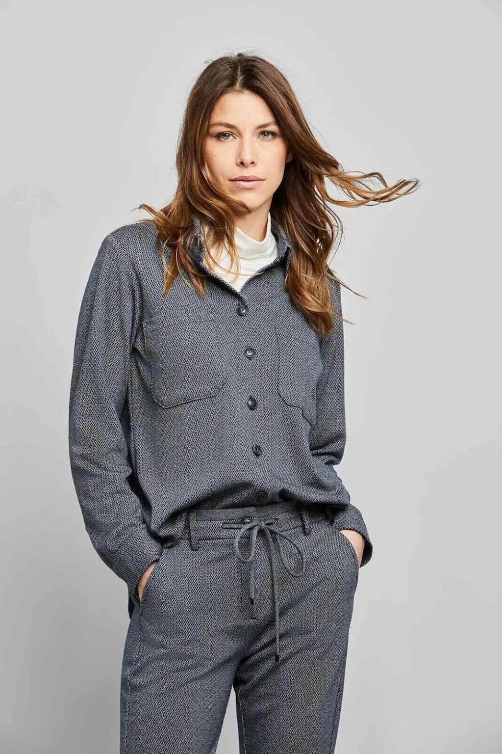 Повсякденна блузка-туніка: топ чарівних жіночих образів з бавовняними моделями