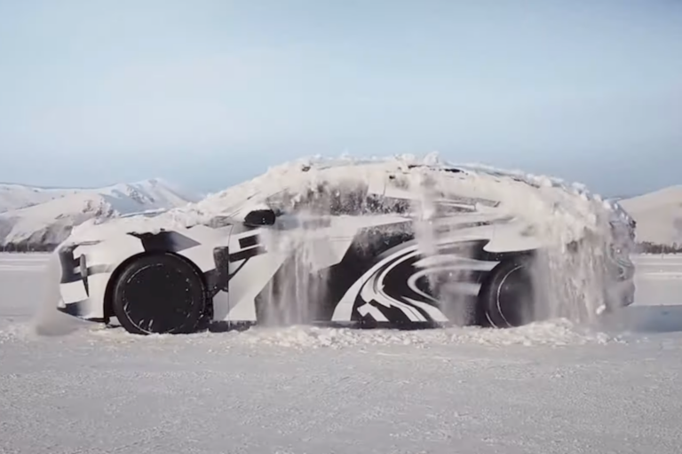 Автомобиль Nio научили самостоятельно сбрасывать с себя снег