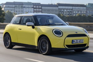 У електрокара MINI Cooper з'явилася нова базова версія