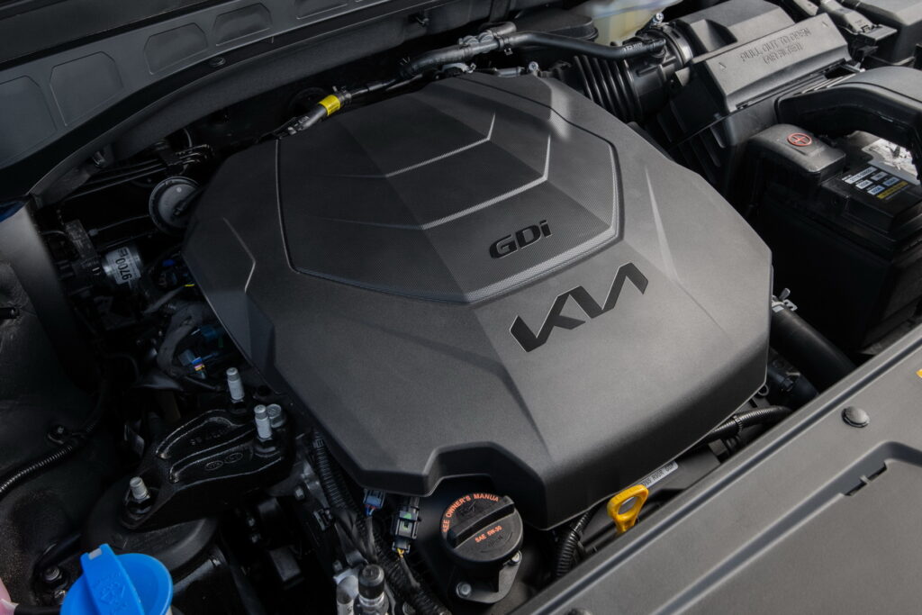 Kia відкликає велику партію нових машин: можуть вибухнути мотори