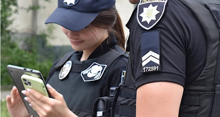 Чи мають право поліцейські в Україні фіксувати порушення ПДР на смартфони