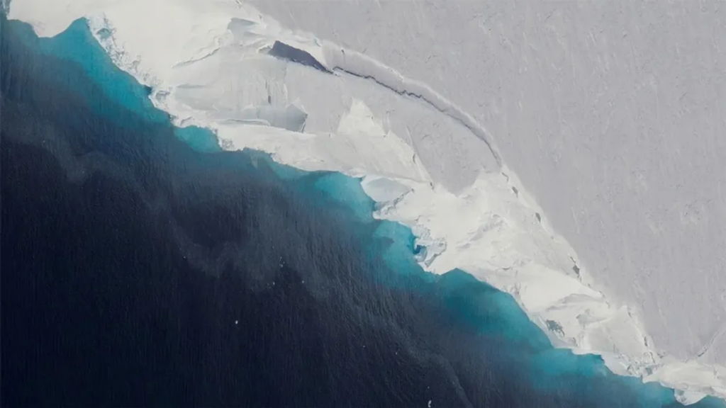Підводний апарат таємниче зник під льодовиком Судного дня в Антарктиді