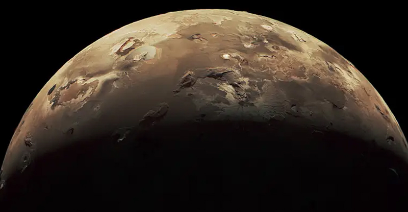 NASA опублікувало приголомшливі знімки вулканічних вивержень на супутнику Юпітера Іо