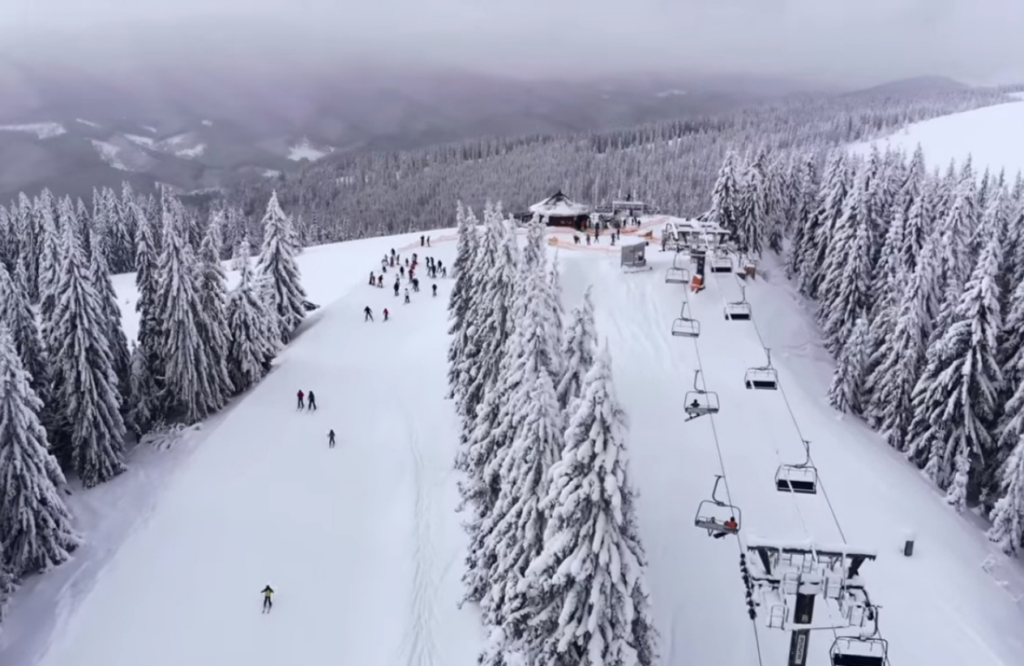 Вечірка пішла не за планом: в Австрії п'яні лижники заблокували трасу на схилі гори