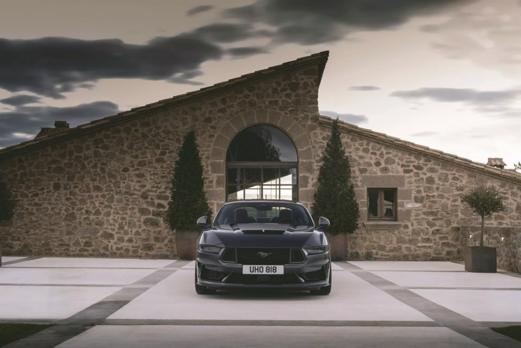 Ford Mustang 2024 приїде до Європи як "урізаний" американець