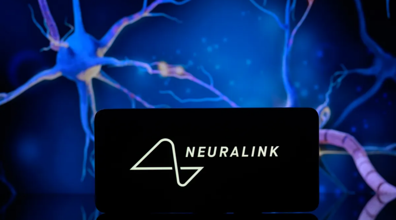Перша людина з мозковим чіпом Neuralink керує комп'ютерною мишкою силою думки