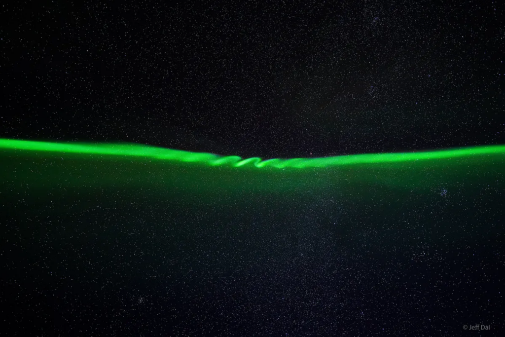 Астрофотограф зробив рідкісні кадри полярного сяйва