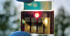 Південнокорейські вчені створили напівпрозорий перовскітний сонячний елемент із рекордним ККД 22,02%