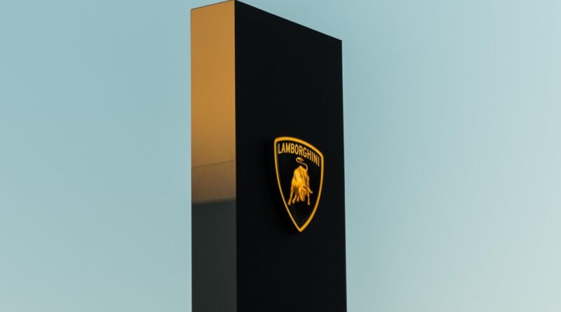 Компания Lamborghini впервые продала больше 10 тысяч машин