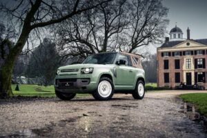 Голландці показали ностальгічний Land Rover Defender у вінтажному стилі