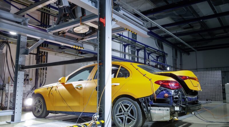 Компанія Mercedes-Benz почала використовувати рентген під час краш-тестів