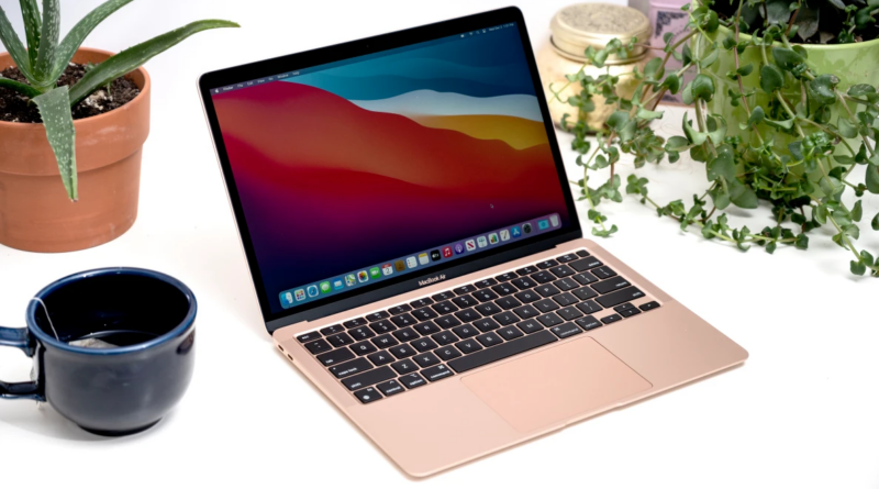 Apple припинила продаж MacBook Air M1
