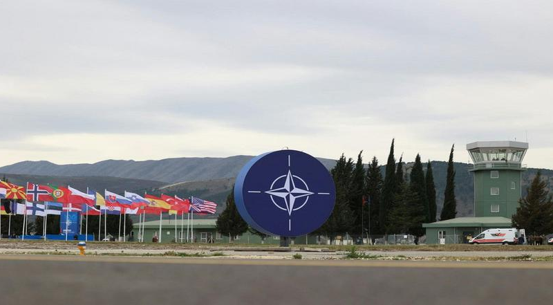 Албанія відновлює старий аеродром для обслуговування літаків НАТО