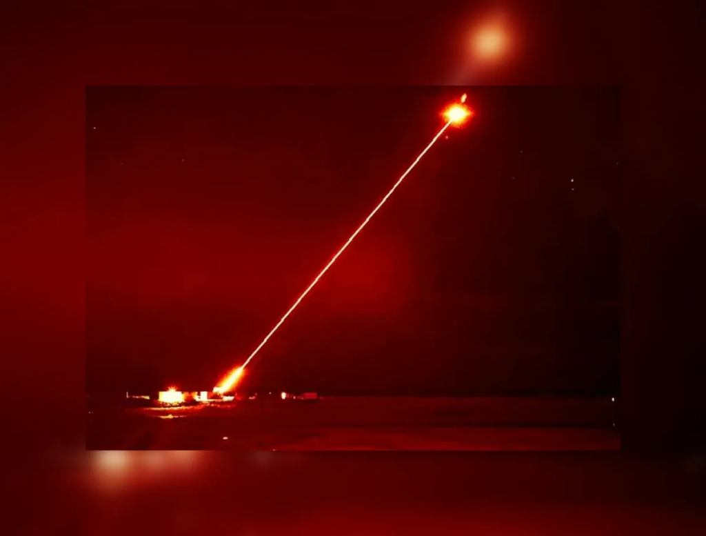 В мережі розсекретили, як британський лазер DragonFire вражає повітряну ціль (Відео)