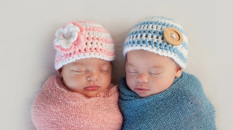 Чому в деяких сім'ях народжуються неідентичні близнюки