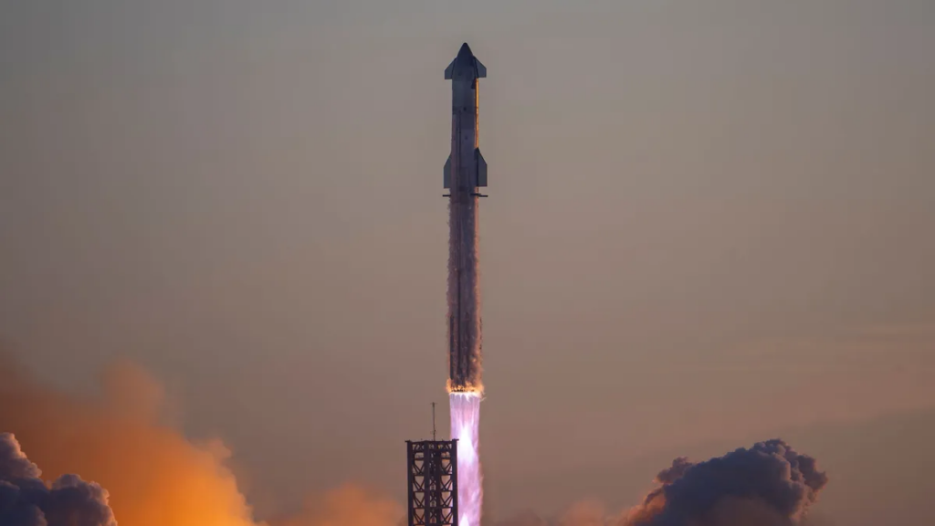 Космічний корабель SpaceX успішно долетів до орбіти, згорівши над Індійським океаном