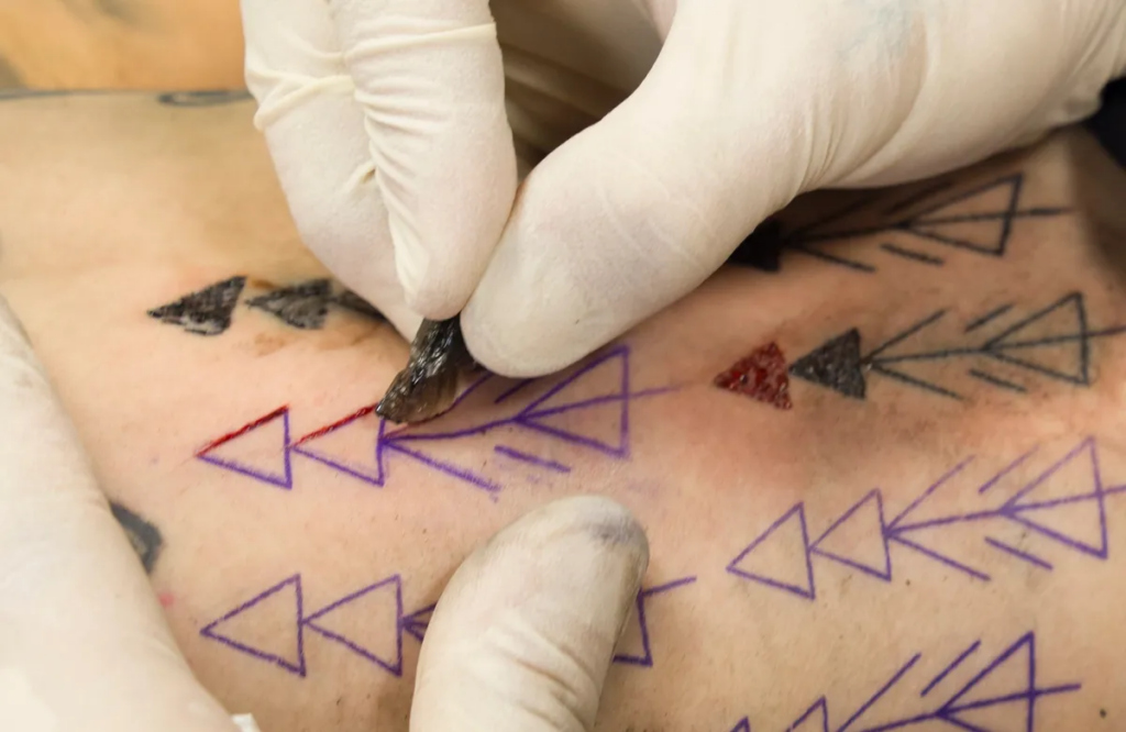 Татуювання Отці відтворили на живій шкірі, щоб дізнатися, як вони були зроблені