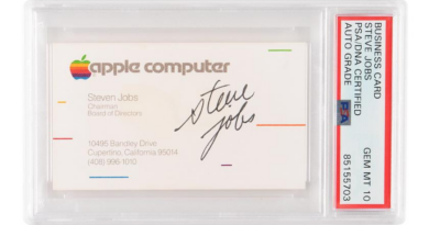 Візитка з автографом Стіва Джобса продана на аукціоні за $180 000